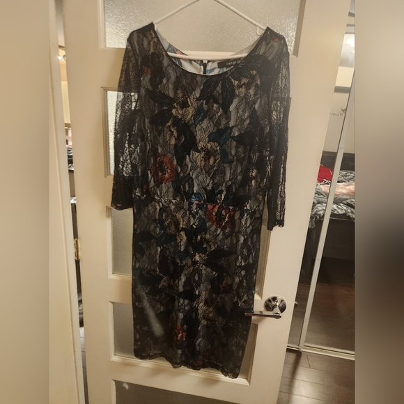 Sangria brand , size 2 x , lace dress with floral - Picture 5 of 6